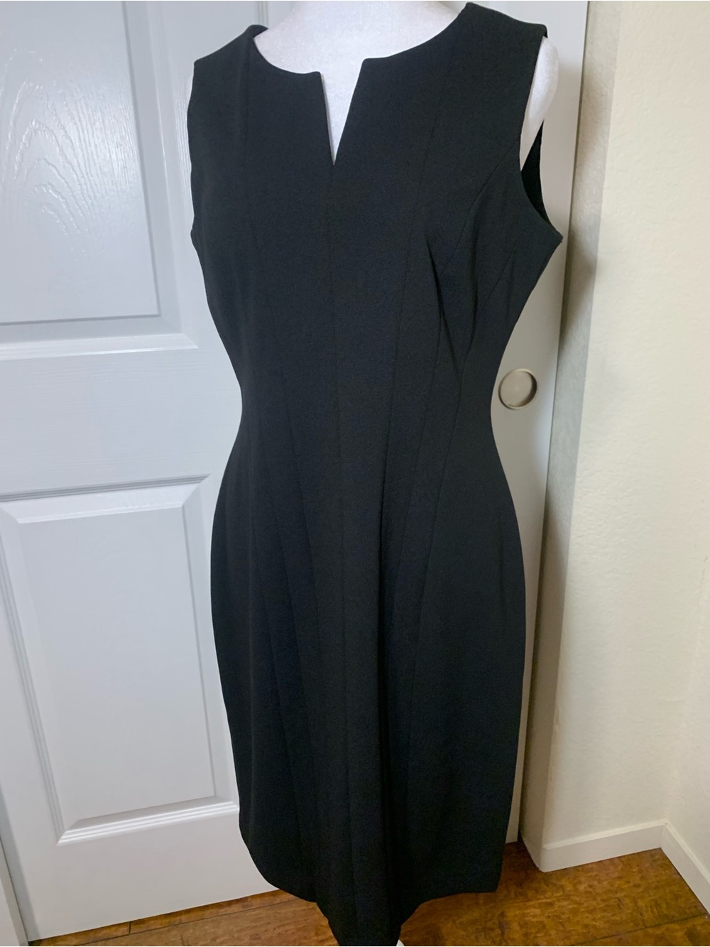 Classic Calvin Klein Minimalist Sleek Black Sleeveless Midi Sheath Dress size 8